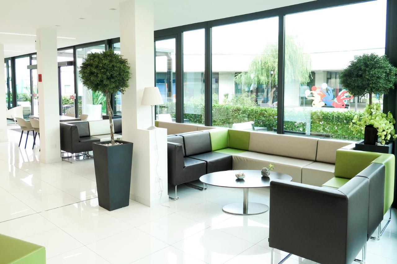 Ibis Styles Milano Melegnano Hotel Carpiano Exterior photo